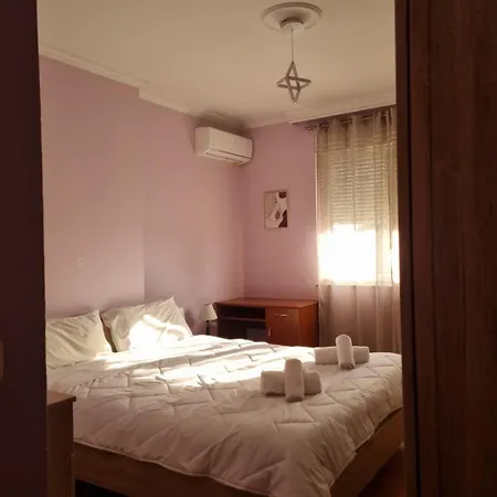 Quarto em Acomodações Particulares Sandra's In Center Tirana